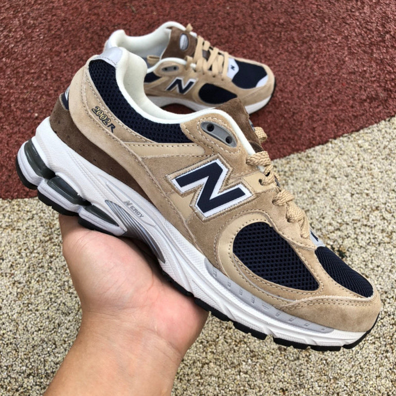 NEW BALANCE 2002R