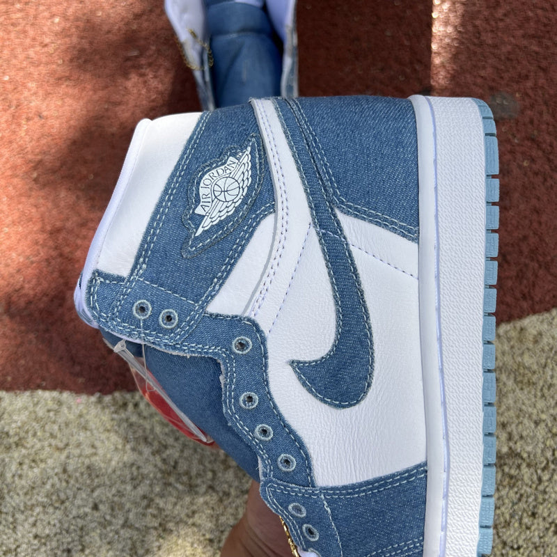 NIKE AIR JORDAN 1