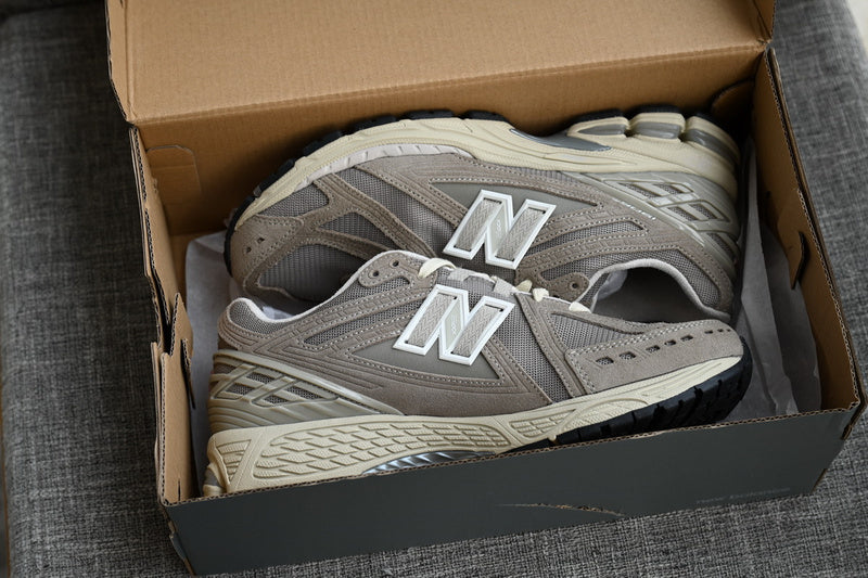 NEW BALANCE 1906R