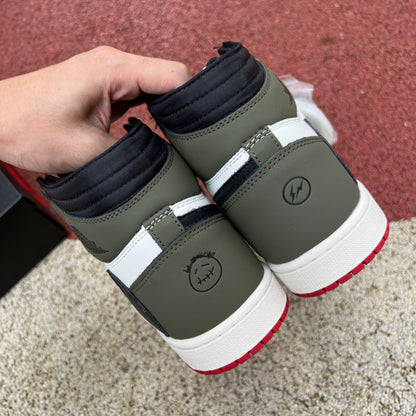 NIKE AIR JORDAN 1