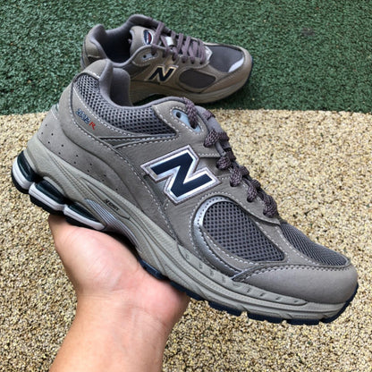 NEW BALANCE 2002R