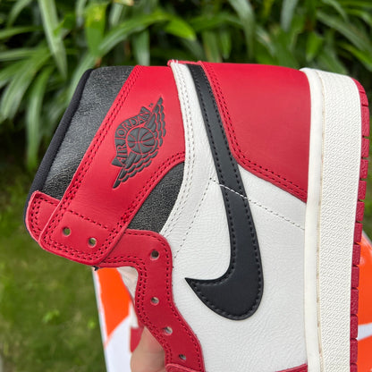 NIKE AIR JORDAN 1