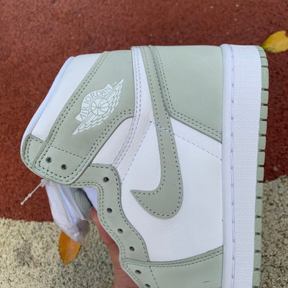 NIKE AIR JORDAN 1