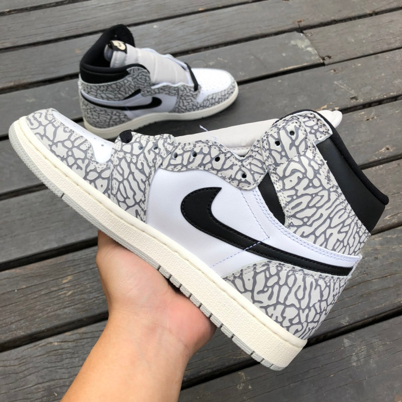 NIKE AIR JORDAN 1