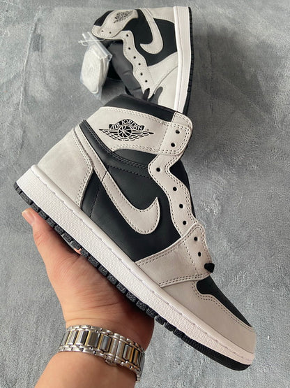 NIKE AIR JORDAN 1