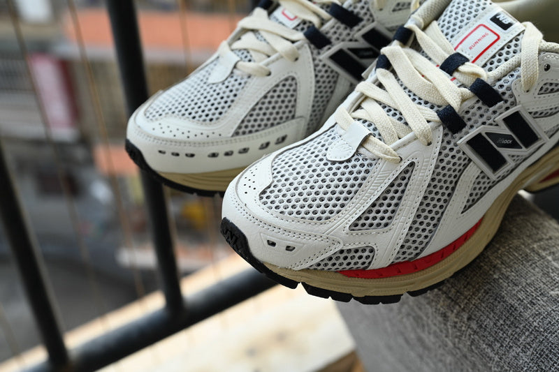 NEW BALANCE 1906R