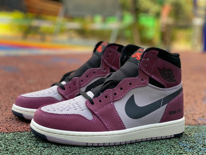 NIKE AIR JORDAN 1