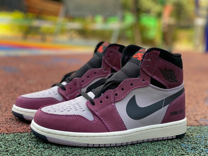 NIKE AIR JORDAN 1