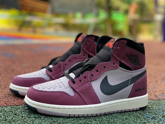 NIKE AIR JORDAN 1