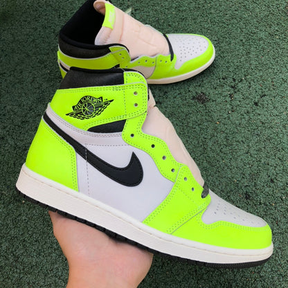 NIKE AIR JORDAN 1