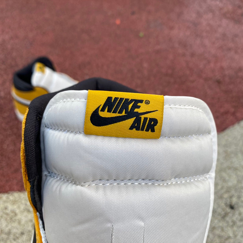 NIKE AIR JORDAN 1