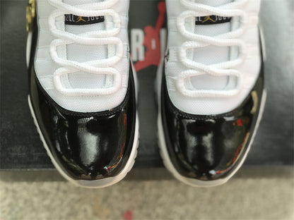 AIR JORDAN 11