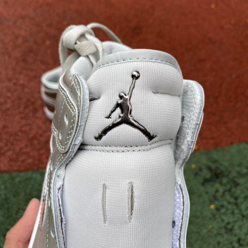 NIKE AIR JORDAN 1