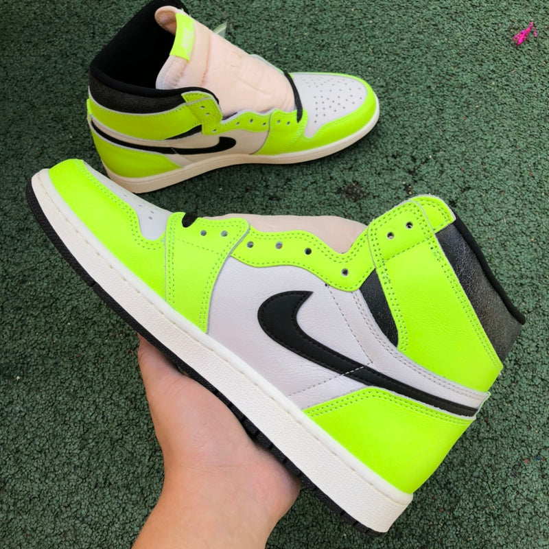 NIKE AIR JORDAN 1