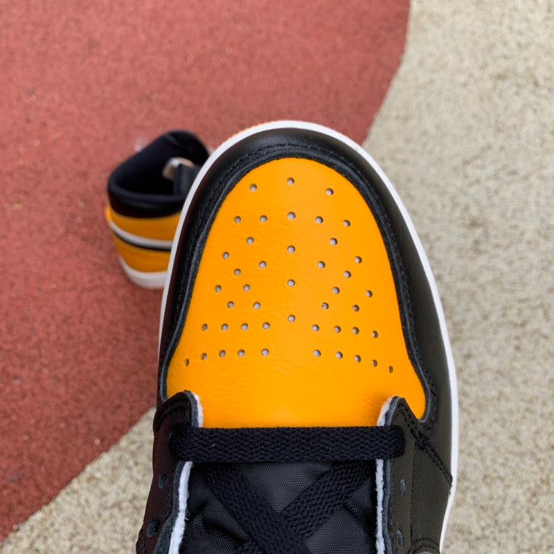 NIKE AIR JORDAN 1