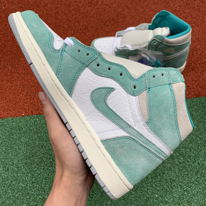 NIKE AIR JORDAN 1
