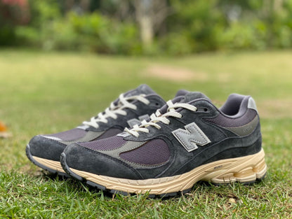 NEW BALANCE 2002R