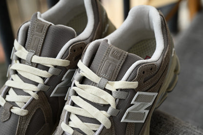 NEW BALANCE 1906R