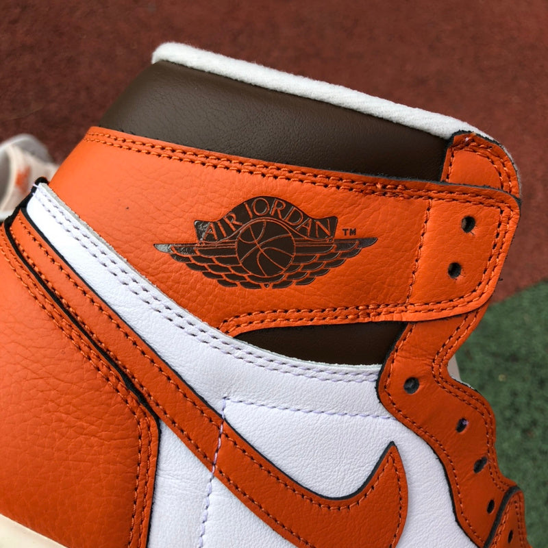NIKE AIR JORDAN 1