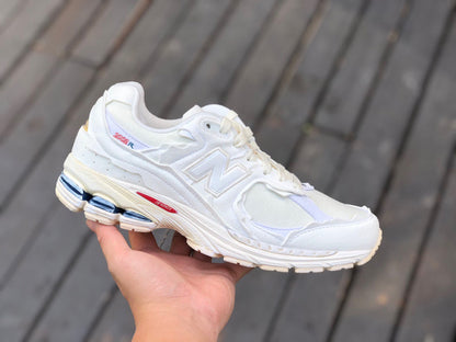 NEW BALANCE 2002R