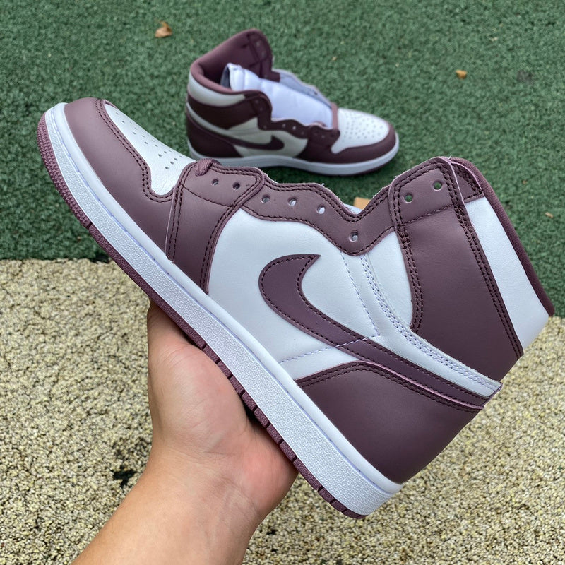 NIKE AIR JORDAN 1