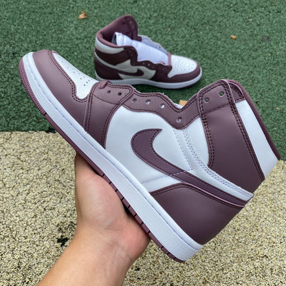 NIKE AIR JORDAN 1