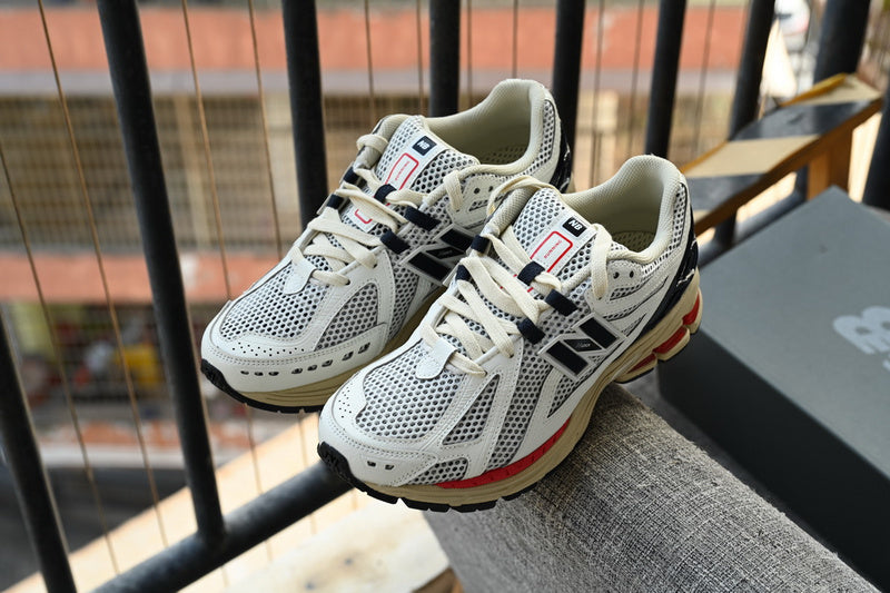 NEW BALANCE 1906R