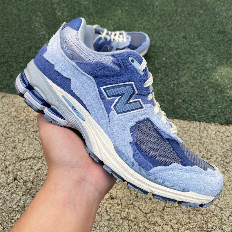 NEW BALANCE 2002R