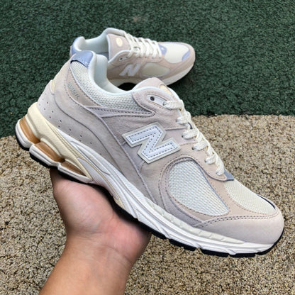 NEW BALANCE 2002R