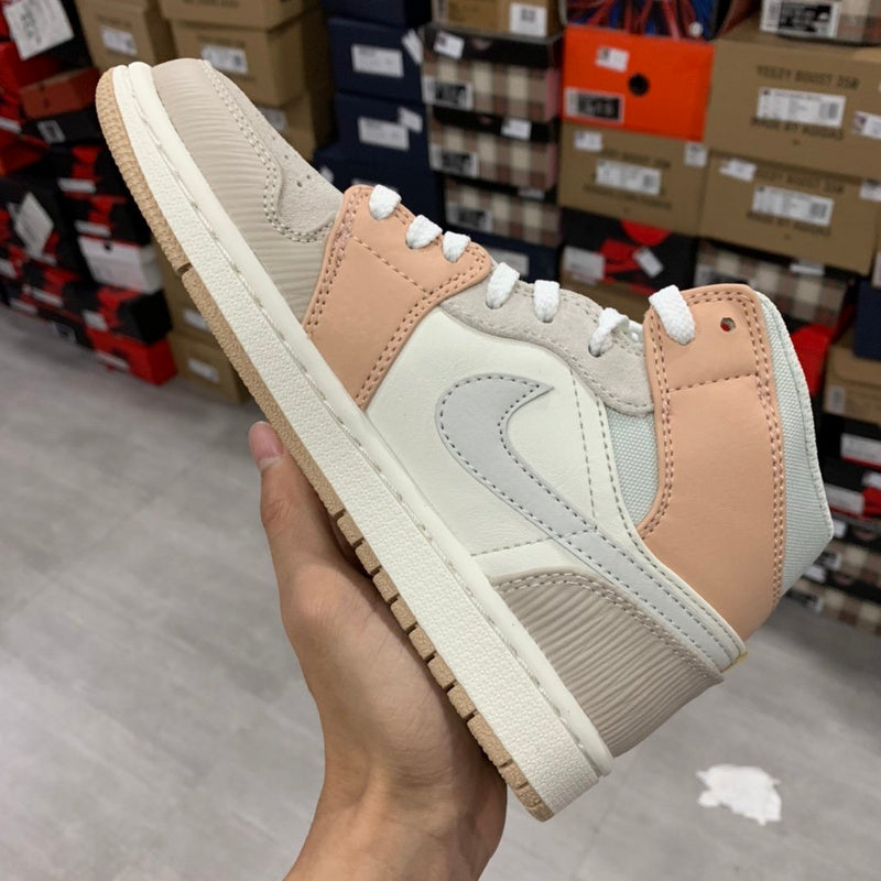 NIKE AIR JORDAN 1