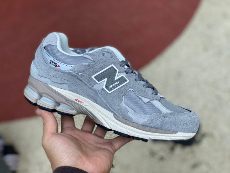 NEW BALANCE 2002R