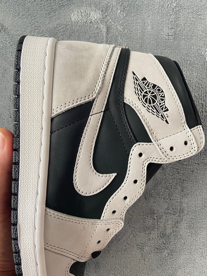 NIKE AIR JORDAN 1