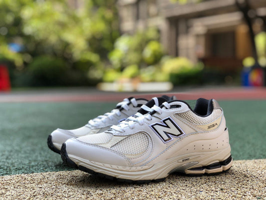 NEW BALANCE 2002R