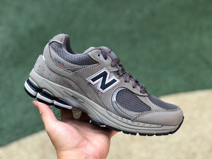 NEW BALANCE 2002R