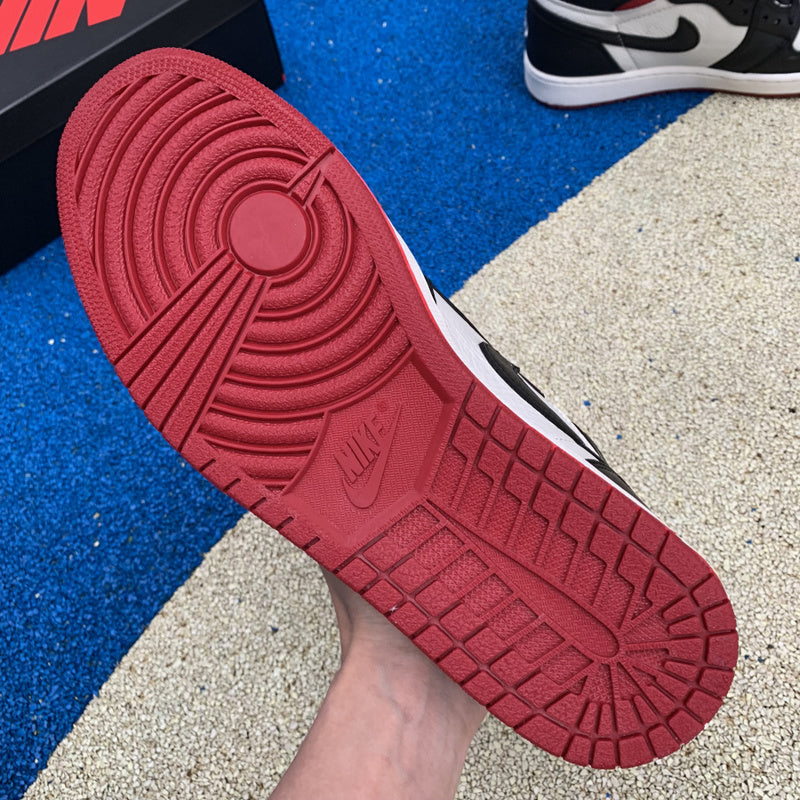 NIKE AIR JORDAN 1