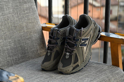 NEW BALANCE 1906R