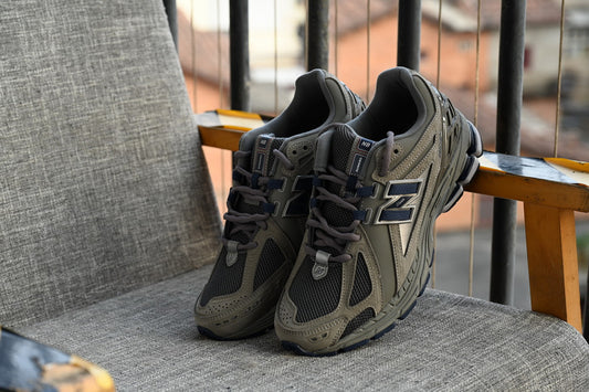 NEW BALANCE 1906R