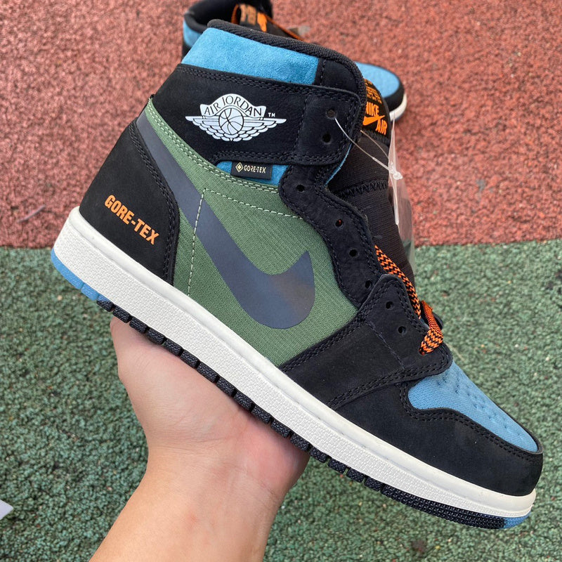 NIKE AIR JORDAN 1