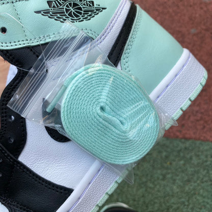 NIKE AIR JORDAN 1