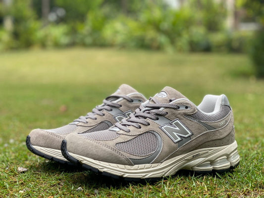 NEW BALANCE 2002R