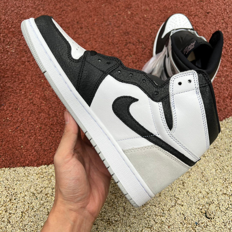 NIKE AIR JORDAN 1