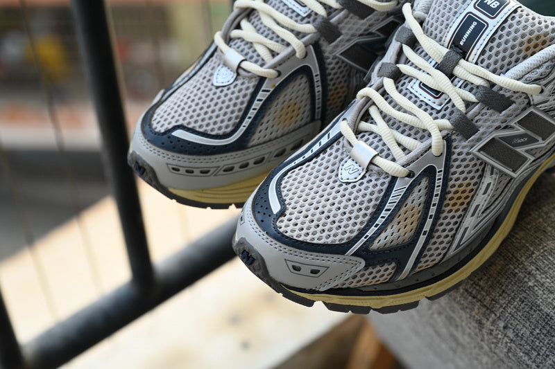 NEW BALANCE 1906R