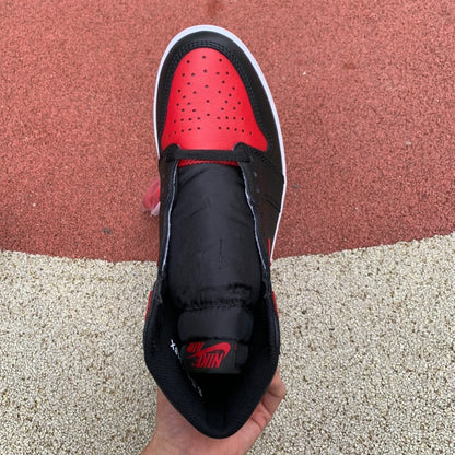NIKE AIR JORDAN 1
