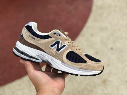 NEW BALANCE 2002R