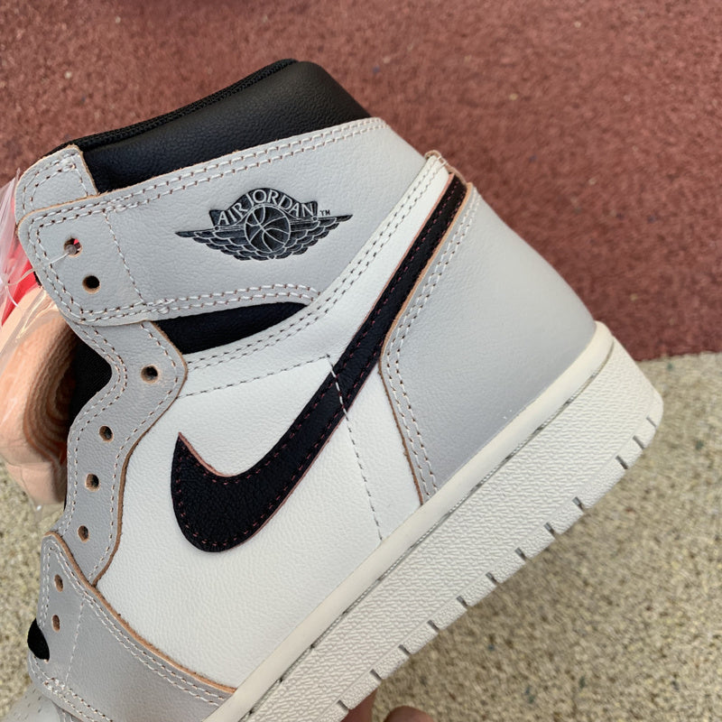 NIKE AIR JORDAN 1