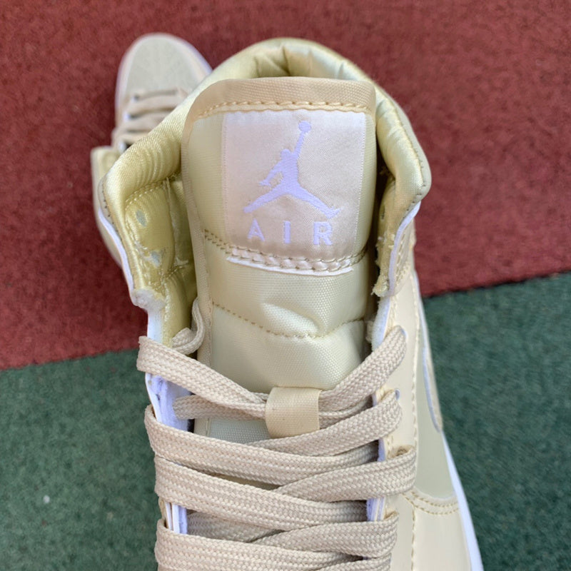 NIKE AIR JORDAN 1