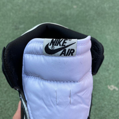 NIKE AIR JORDAN 1