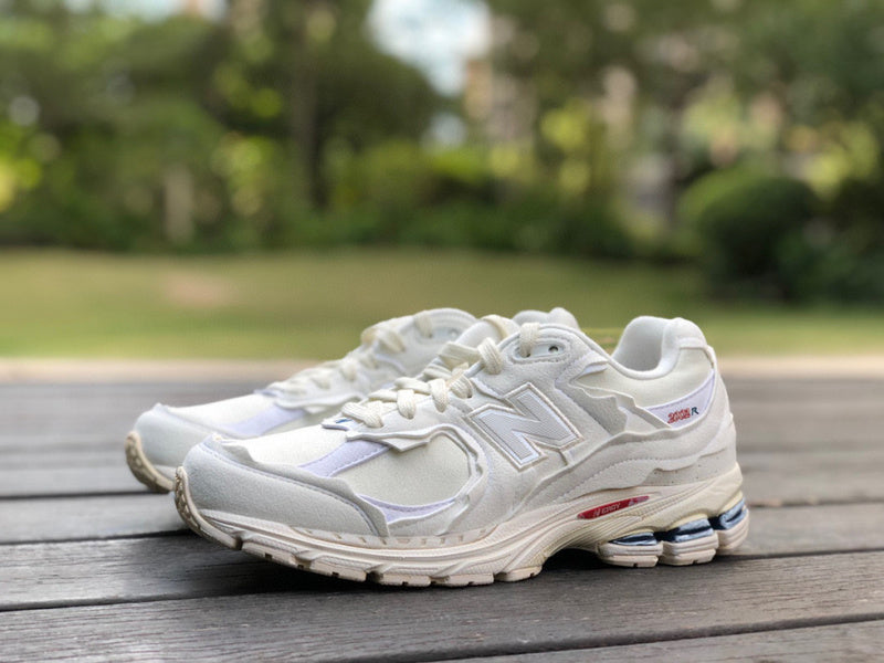 NEW BALANCE 2002R