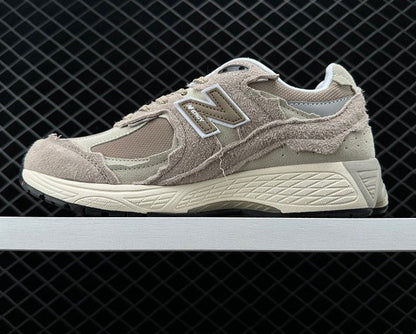 NEW BALANCE 2002R
