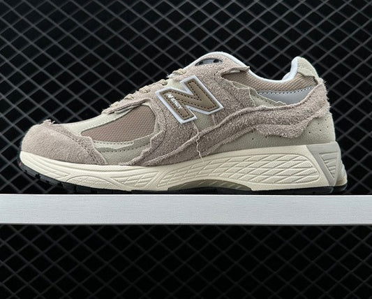 NEW BALANCE 2002R